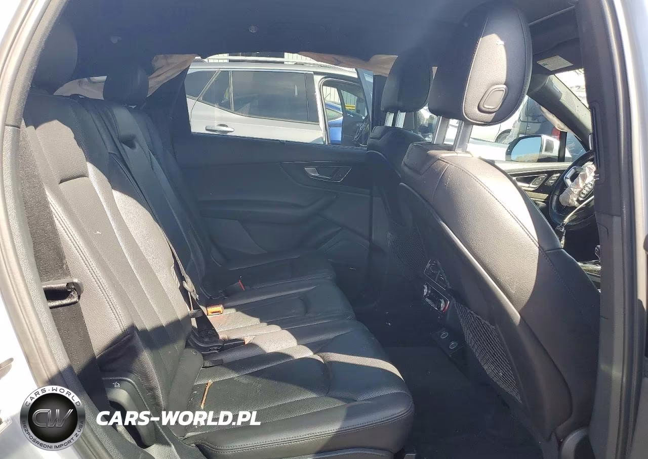 2017 Audi Q7 Prestige VIN:WA1VAAF70HD043040 - 10