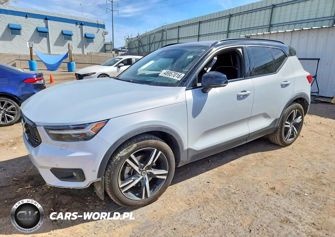 2022 Volvo Xc40 T5 R-Design