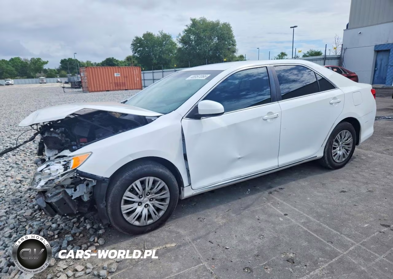 2014 Toyota Camry Le – zdjęcie 1 z 13