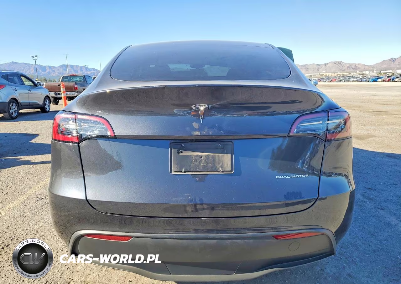 2024 Tesla Model Y VIN:7SAYGDEE1RF994685 - 6
