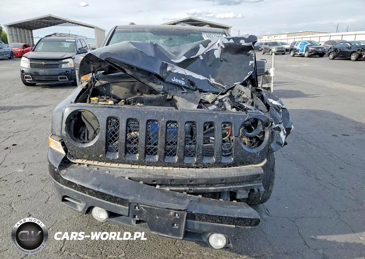 2015 Jeep Patriot Latitude VIN:1C4NJPFA9FD430431 - 5