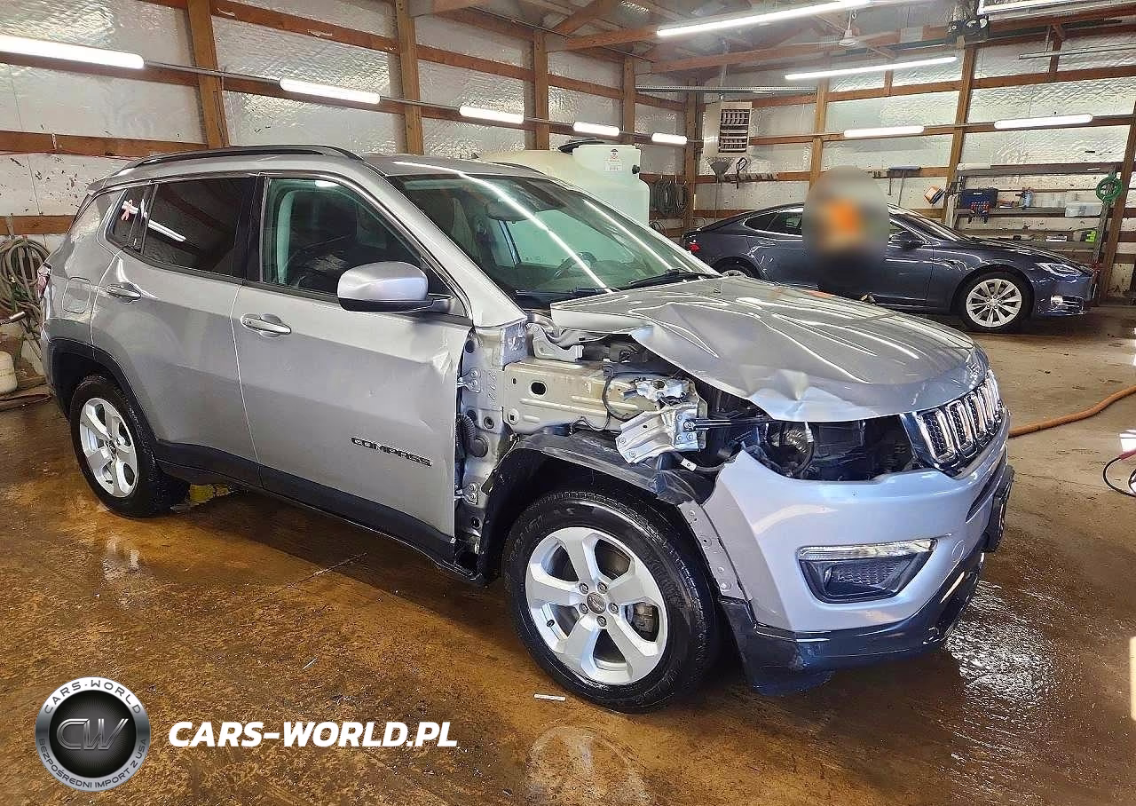 2019 Jeep Compass Latitude VIN:3C4NJCBB2KT855064 - 4