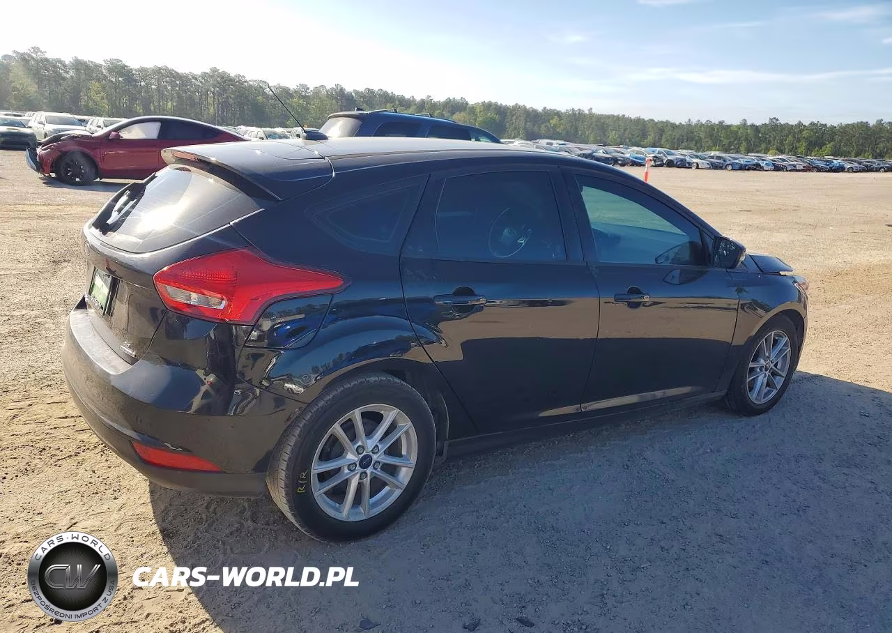 2016 Ford Focus Se VIN:1FADP3K25GL257988 - 3