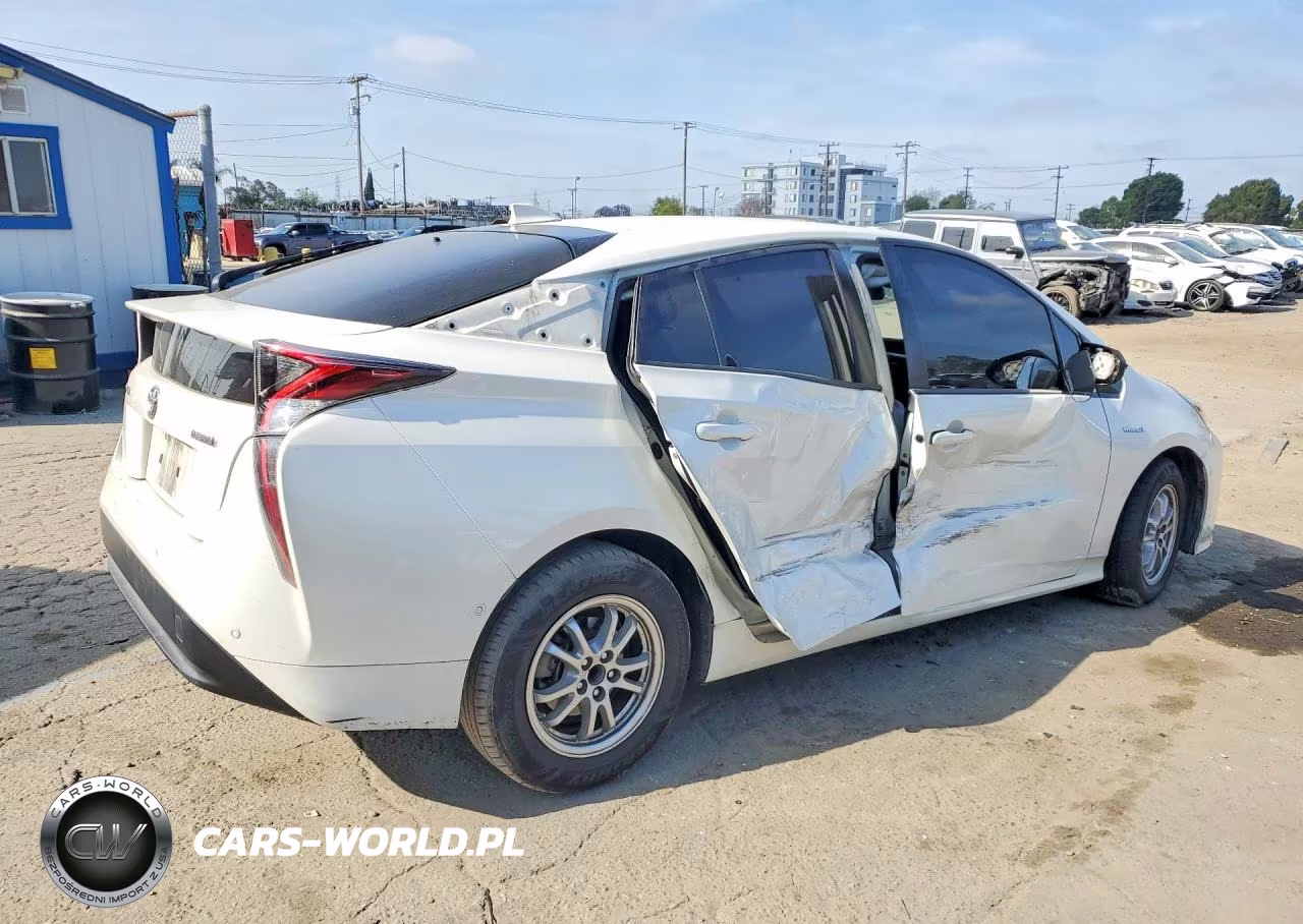 2018 Toyota Prius Three VIN:JTDKARFU2J3067185 - 3