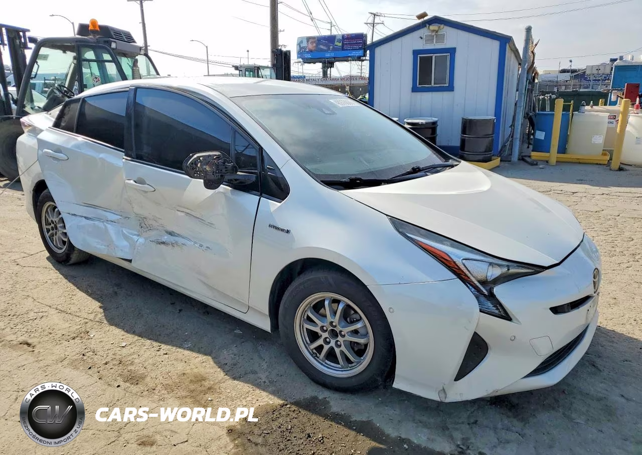2018 Toyota Prius Three VIN:JTDKARFU2J3067185 - 4