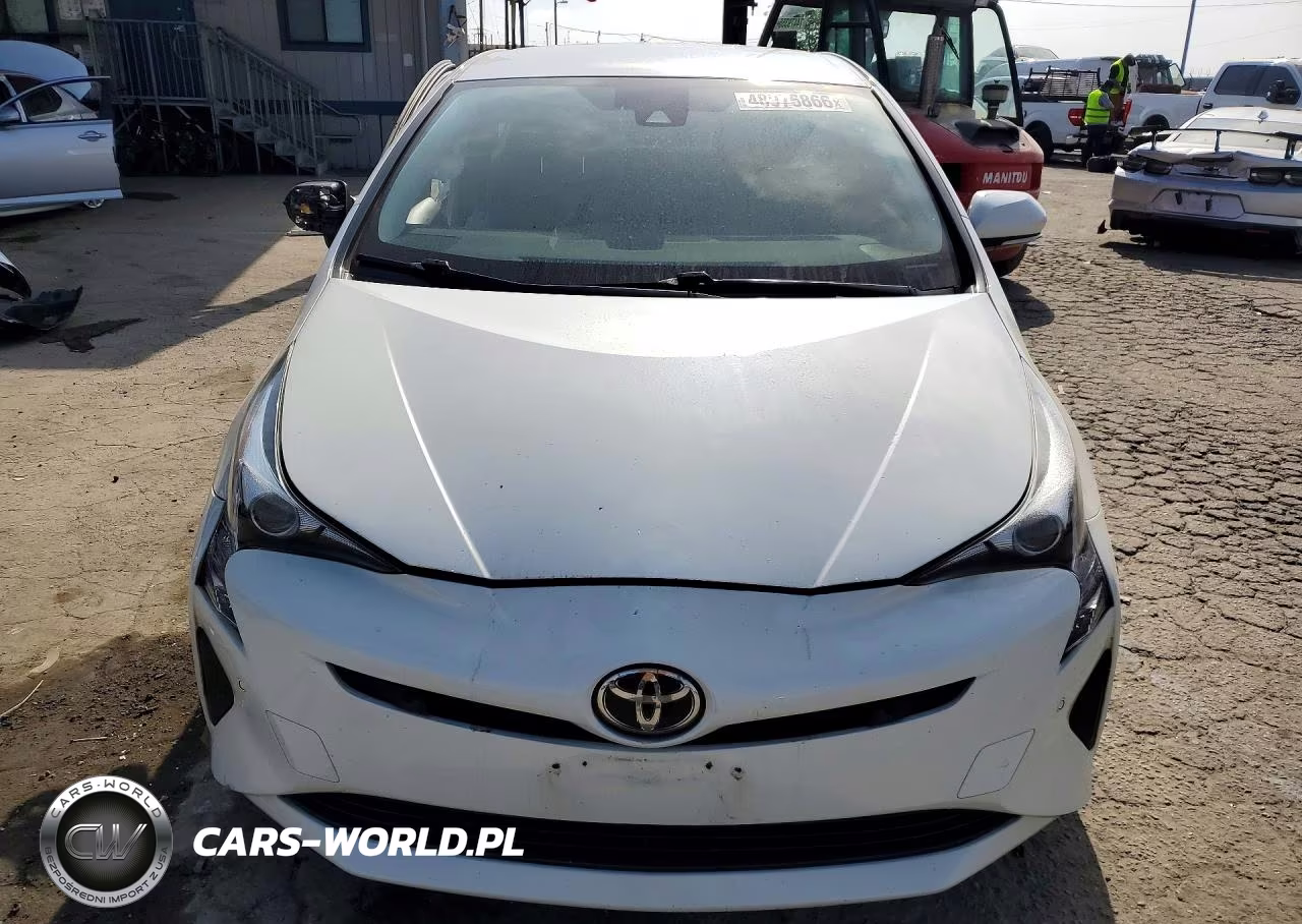 2018 Toyota Prius Three VIN:JTDKARFU2J3067185 - 5