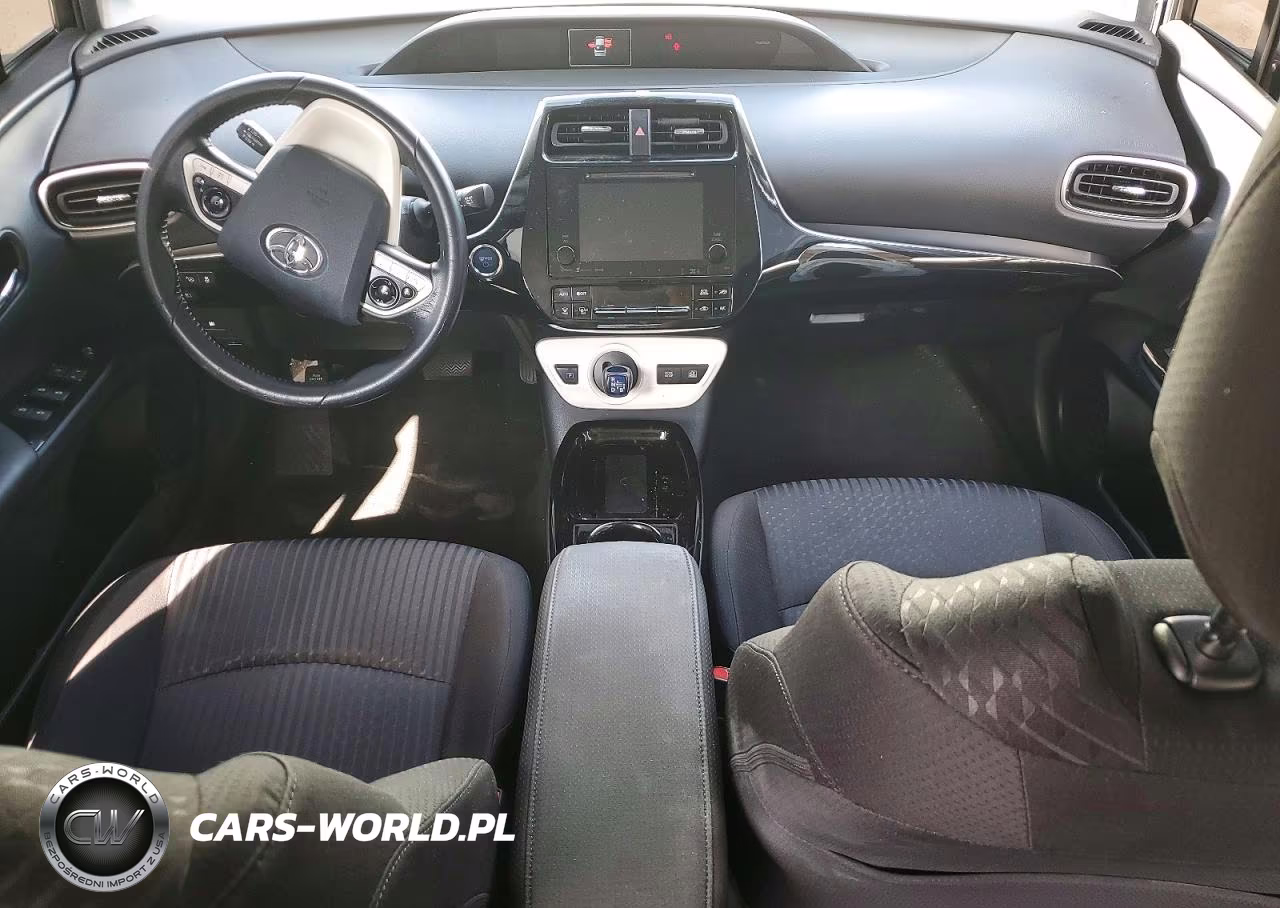 2018 Toyota Prius Three VIN:JTDKARFU2J3067185 - 8