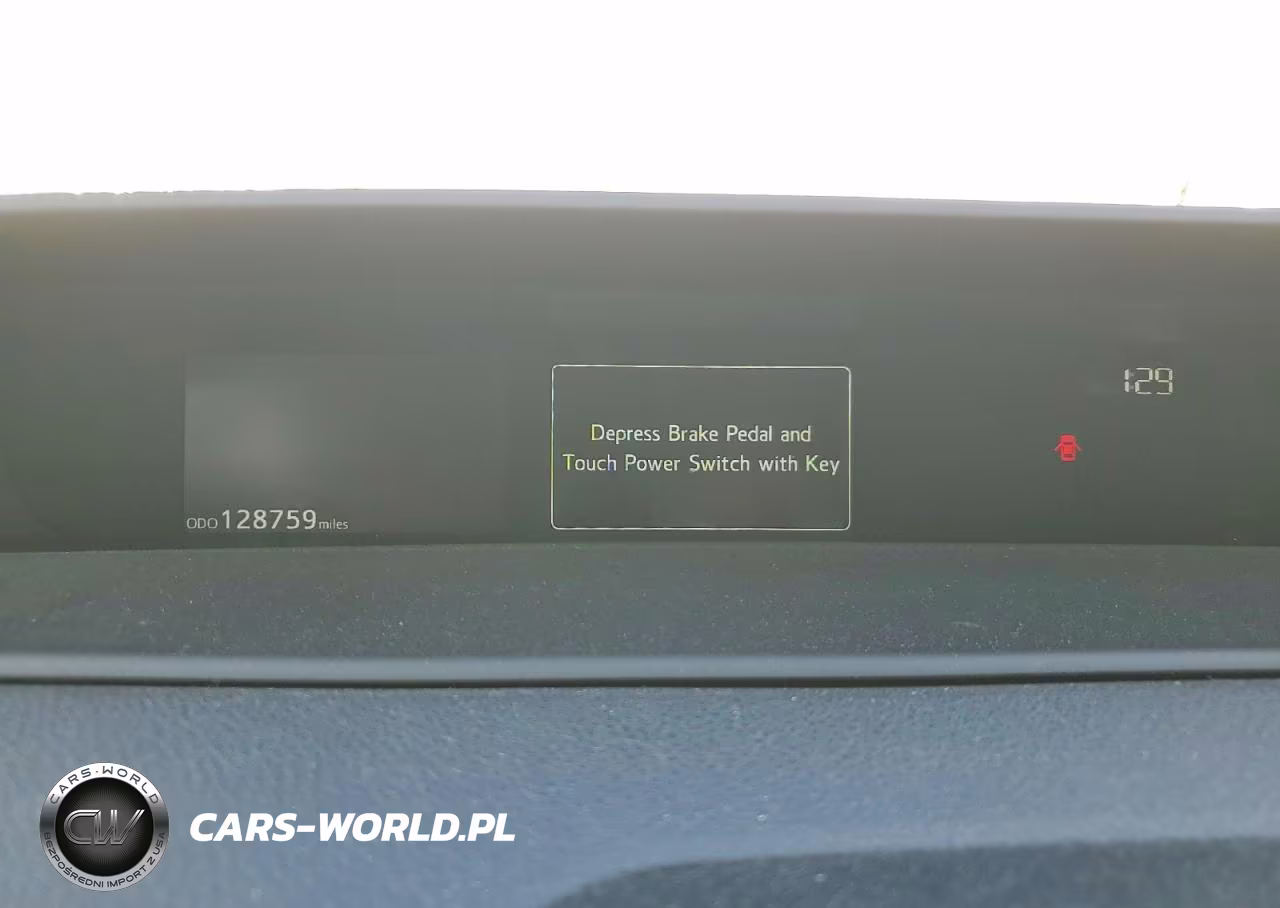 2018 Toyota Prius Three VIN:JTDKARFU2J3067185 - 9