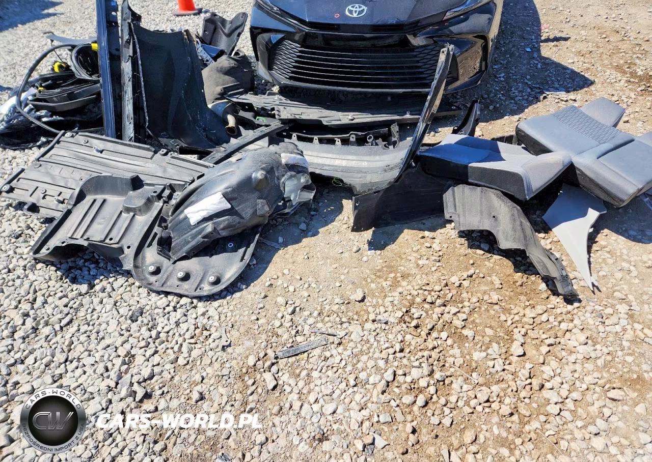 2025 Toyota Camry Le VIN:4T1DAACK1SU507238 - 12