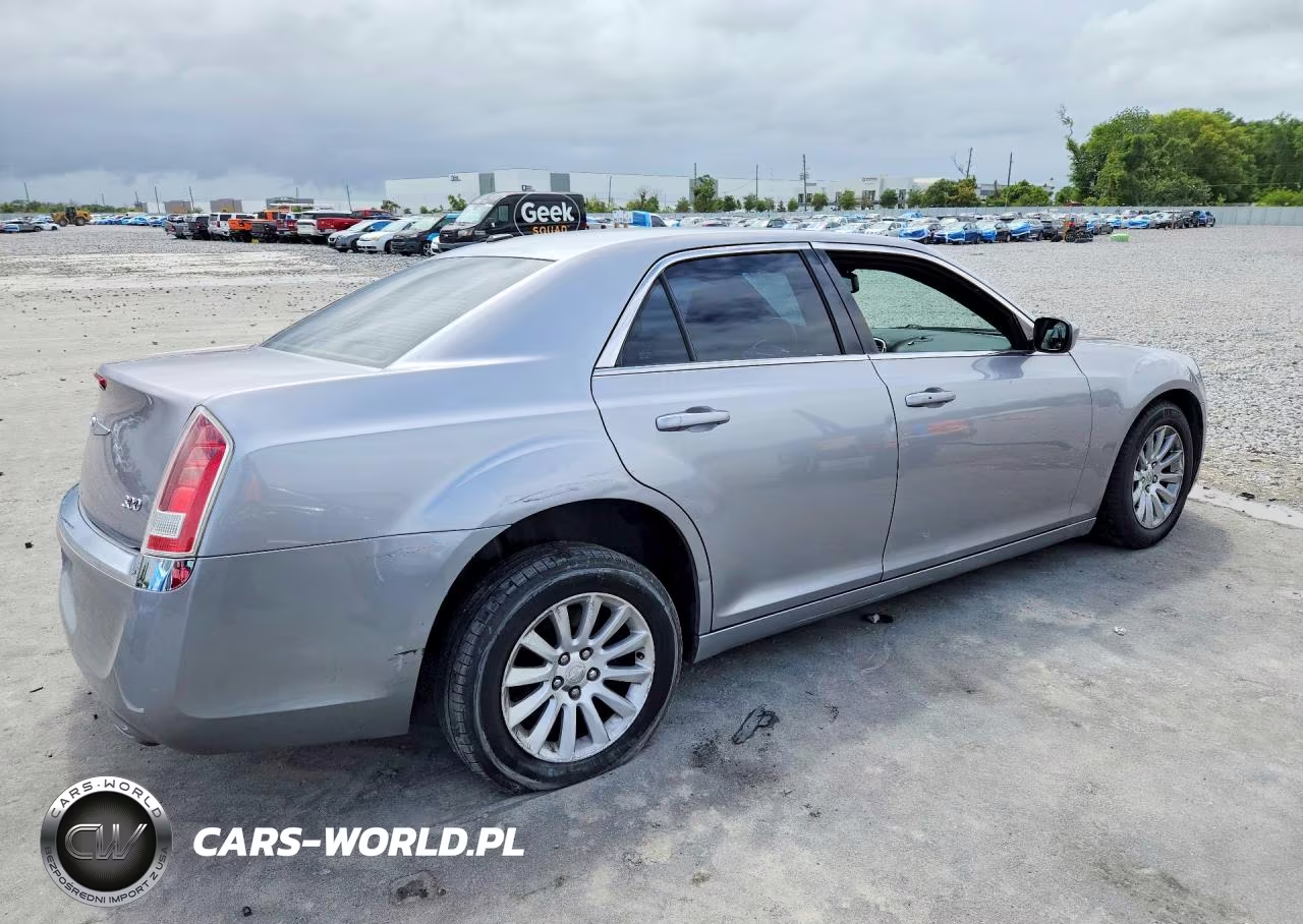 2013 Chrysler 300 VIN:2C3CCAAG1DH572285 - 3