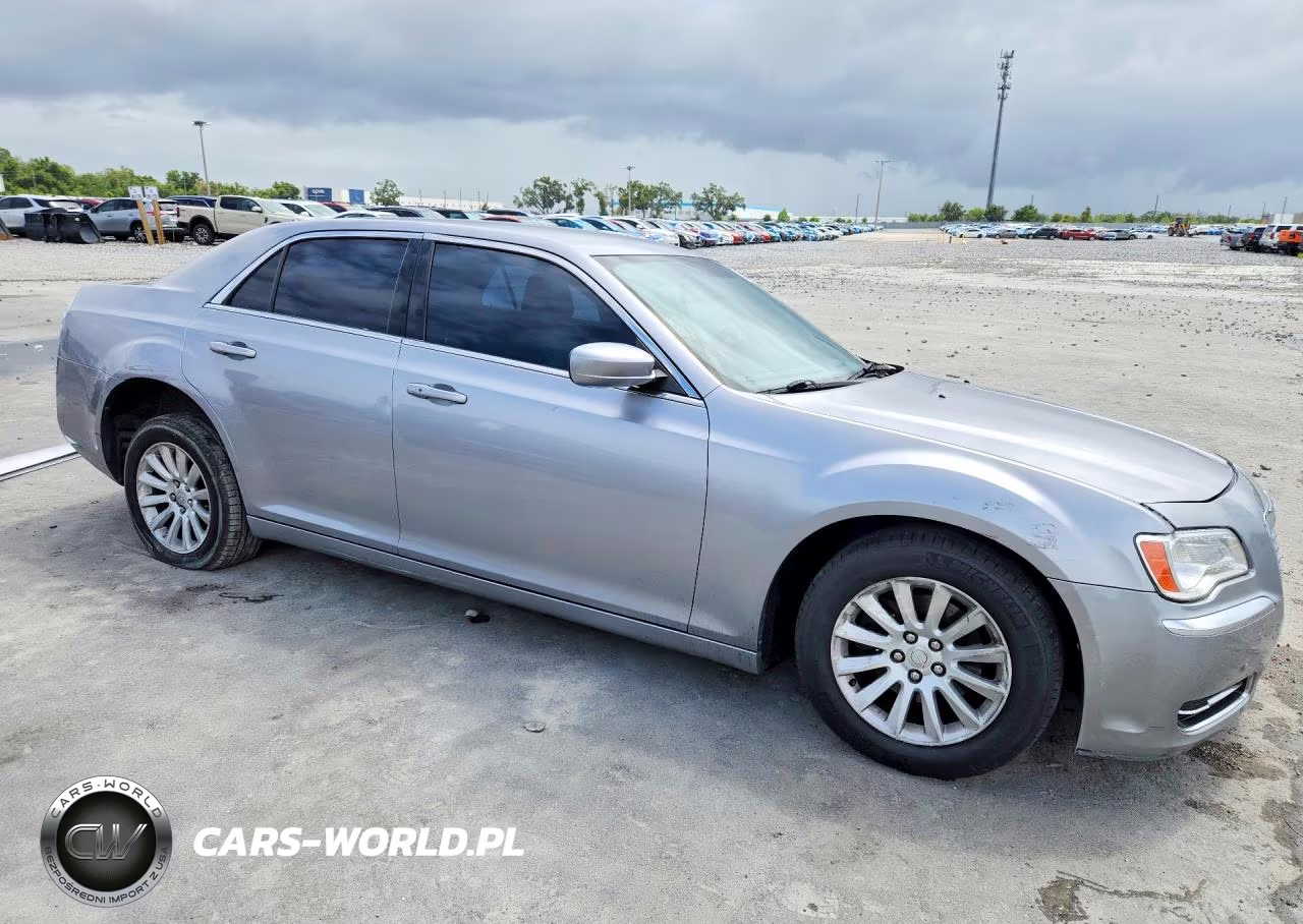 2013 Chrysler 300 VIN:2C3CCAAG1DH572285 - 4