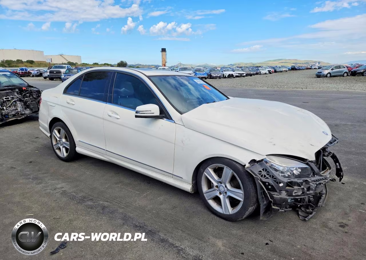 2011 Mercedes-Benz C 300 VIN:WDDGF5EB5BA414026 - 4