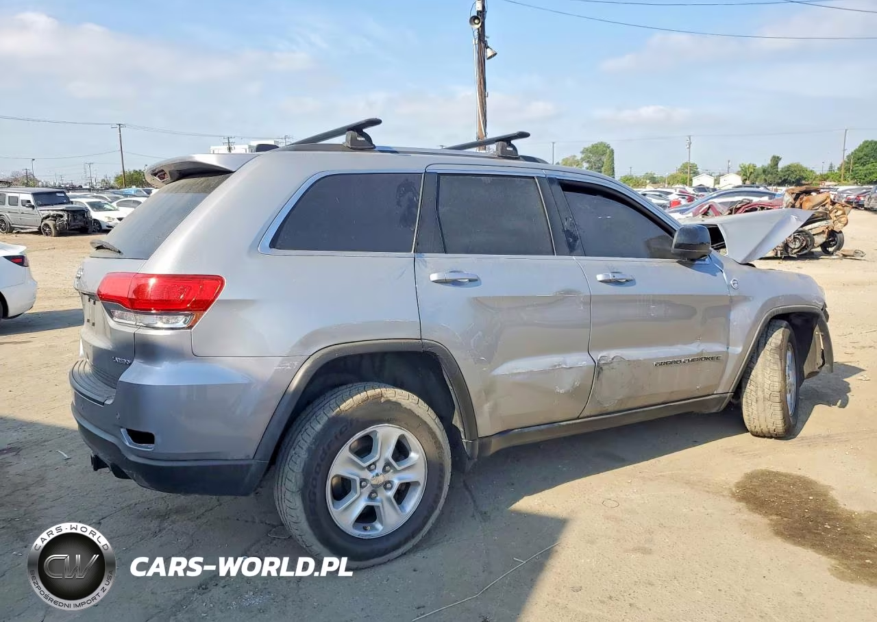 2017 Jeep Grand Cherokee Laredo VIN:1C4RJFAGXHC956857 - 3