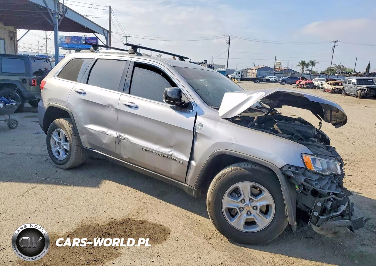 2017 Jeep Grand Cherokee Laredo VIN:1C4RJFAGXHC956857 - 4