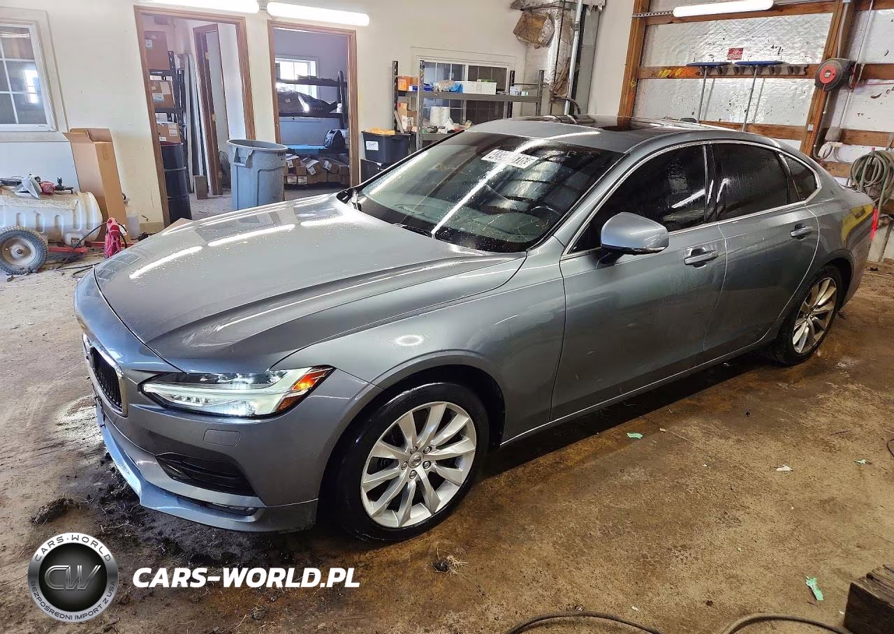 2017 Volvo S90 T6 Momentum