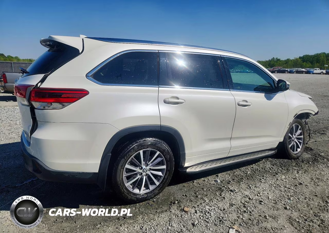 2018 Toyota Highlander Xle VIN:5TDJZRFH3JS541490 - 3