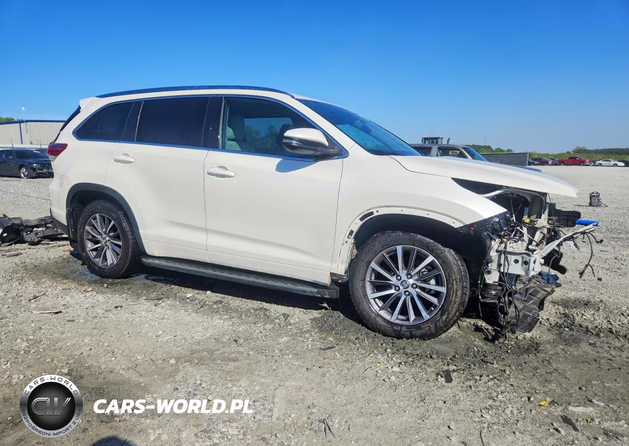 2018 Toyota Highlander Xle VIN:5TDJZRFH3JS541490 - 4