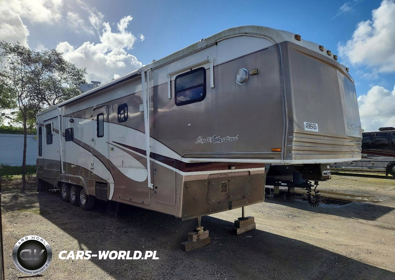 2000 Royal International Camper