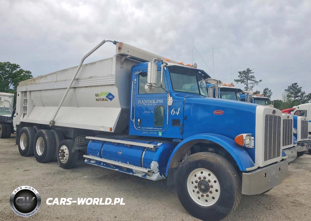 2015 Peterbilt 365 - Semi Truck