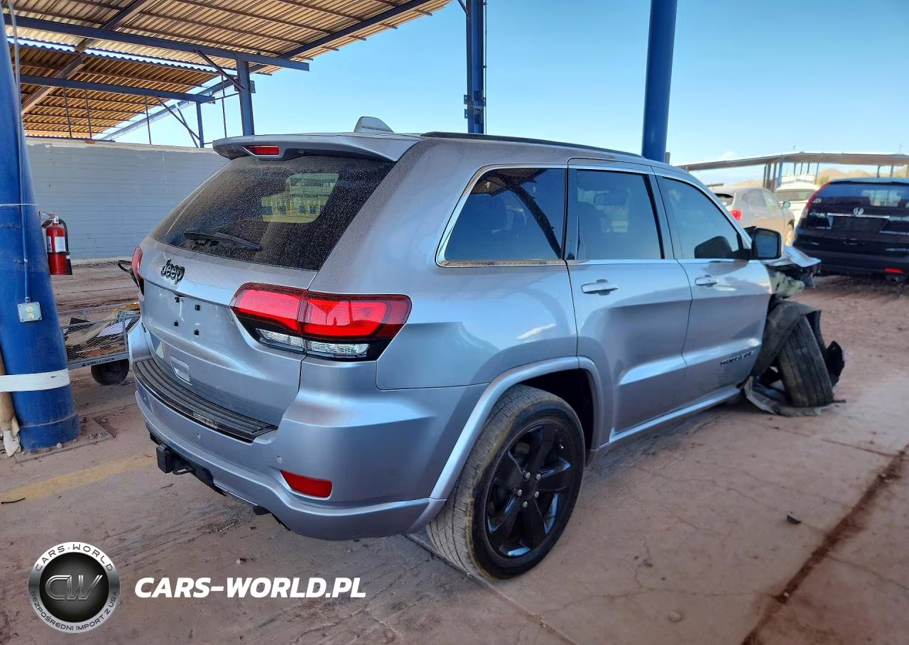 2015 Jeep Grand Cherokee Laredo VIN:1C4RJFAG2FC941945 - 3