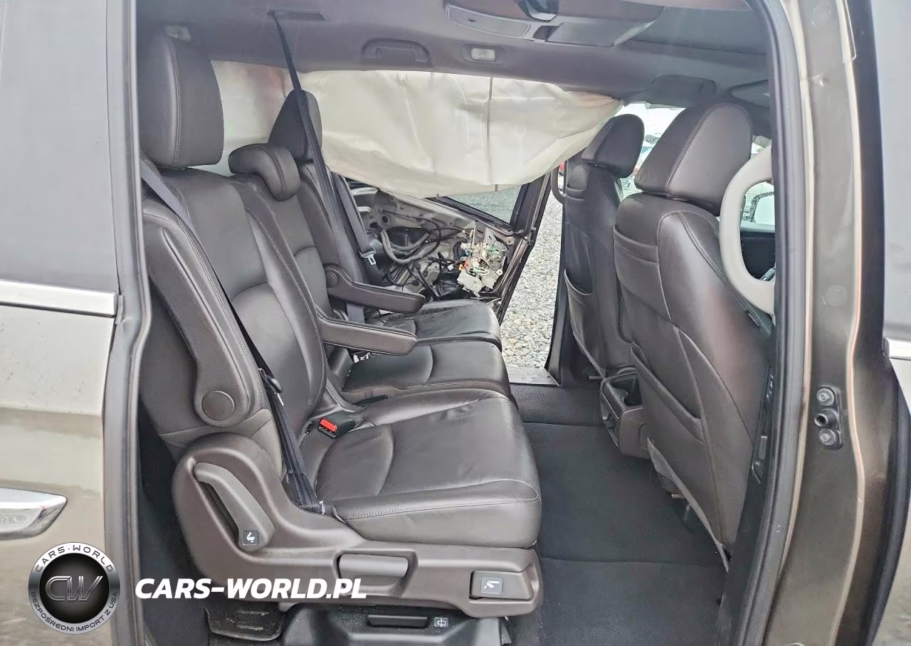 2018 Honda Odyssey Touring VIN:5FNRL6H87JB030403 - 11