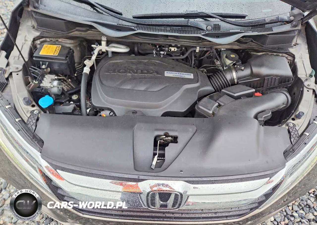 2018 Honda Odyssey Touring VIN:5FNRL6H87JB030403 - 12
