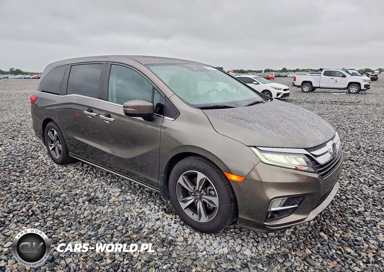 2018 Honda Odyssey Touring VIN:5FNRL6H87JB030403 - 4