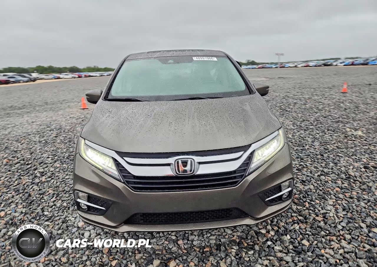 2018 Honda Odyssey Touring VIN:5FNRL6H87JB030403 - 5
