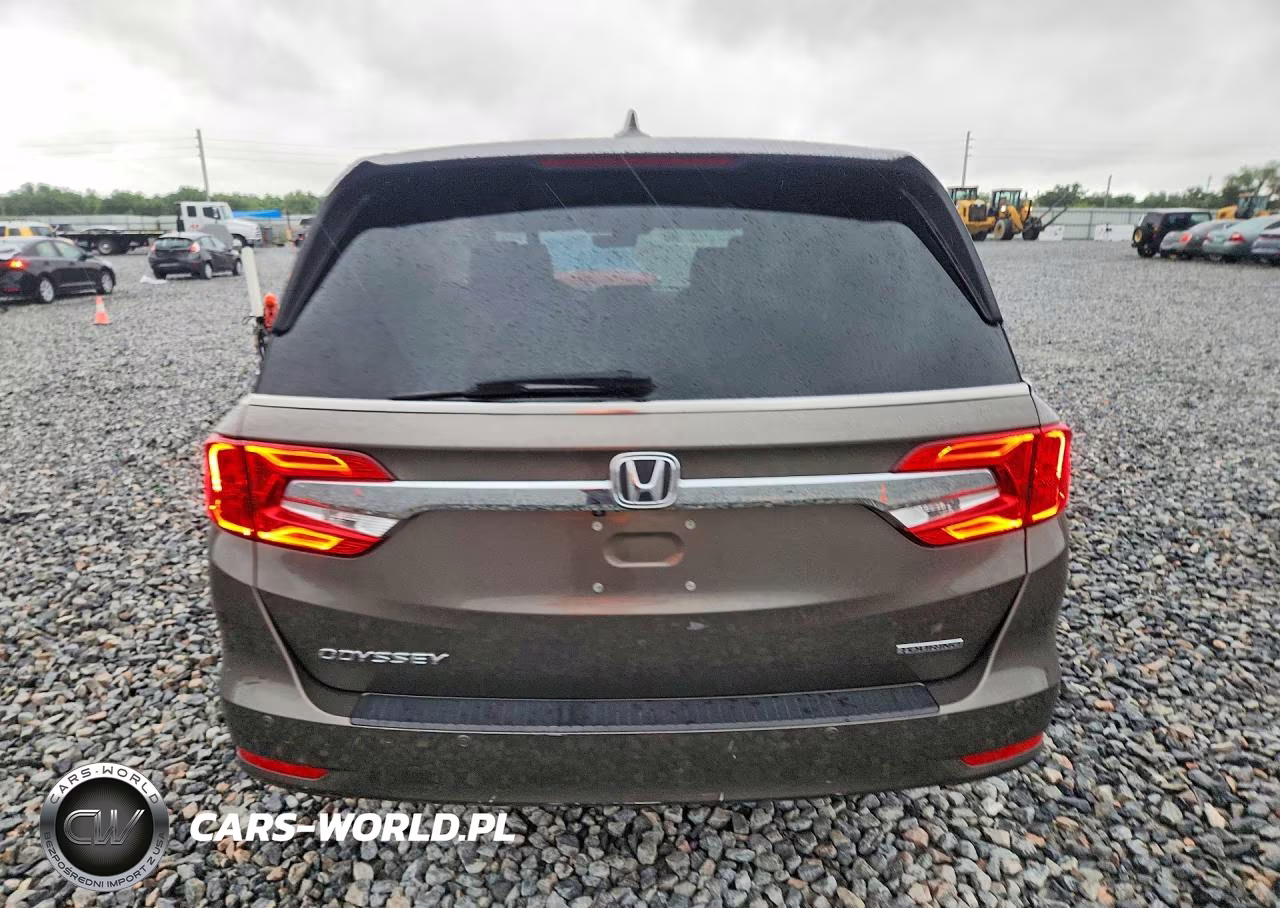 2018 Honda Odyssey Touring VIN:5FNRL6H87JB030403 - 6