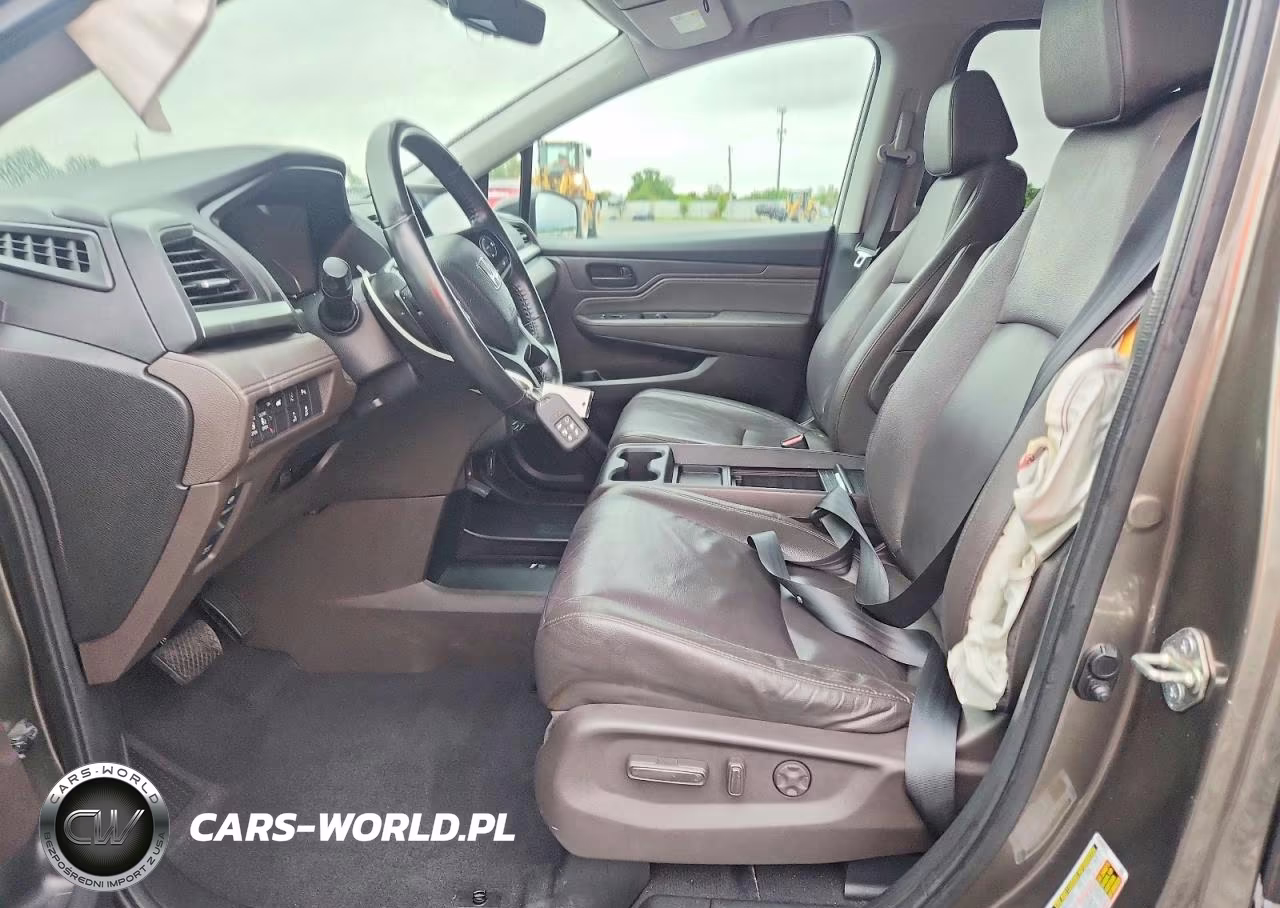 2018 Honda Odyssey Touring VIN:5FNRL6H87JB030403 - 7