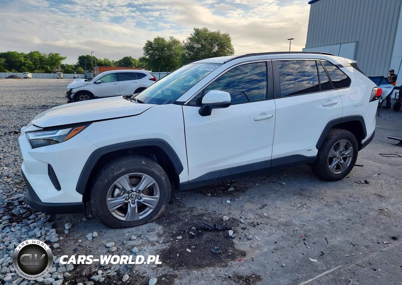 2024 Toyota Rav4 Hybrid Le – zdjęcie 1 z 13