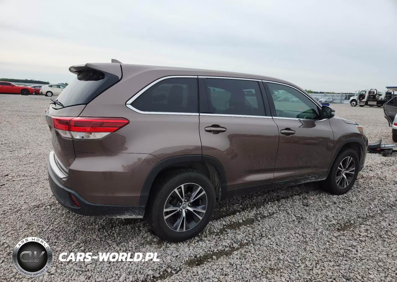 2019 Toyota Highlander Le Plus VIN:5TDZZRFH3KS293438 - 3