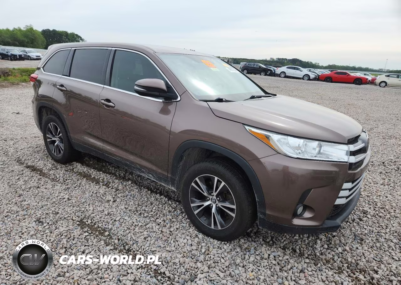 2019 Toyota Highlander Le Plus VIN:5TDZZRFH3KS293438 - 4