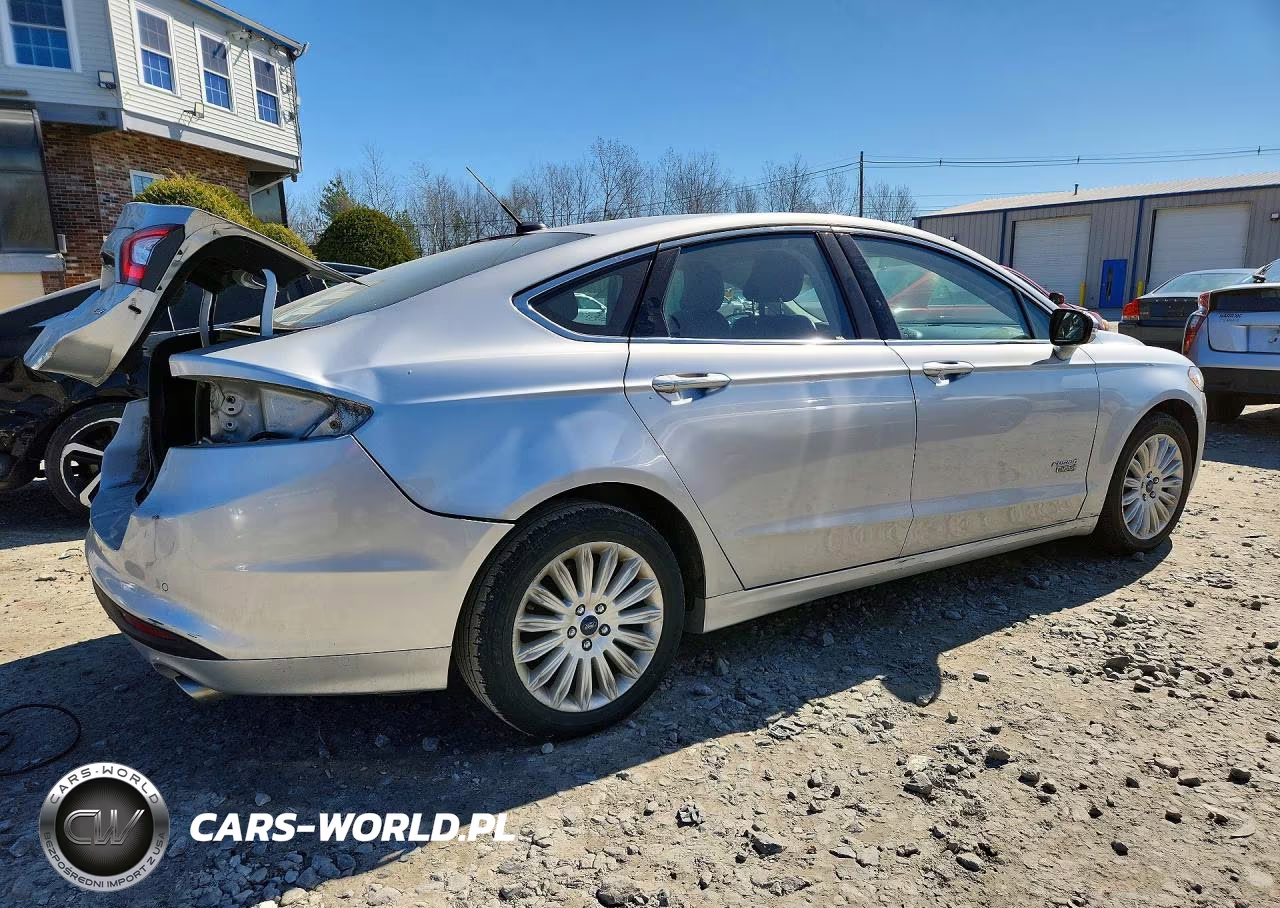 2015 Ford Fusion Se Phev VIN:3FA6P0PU2FR310549 - 3