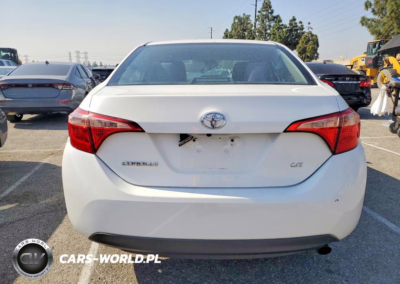 2018 Toyota Corolla Le VIN:5YFBURHE5JP855625 - 6