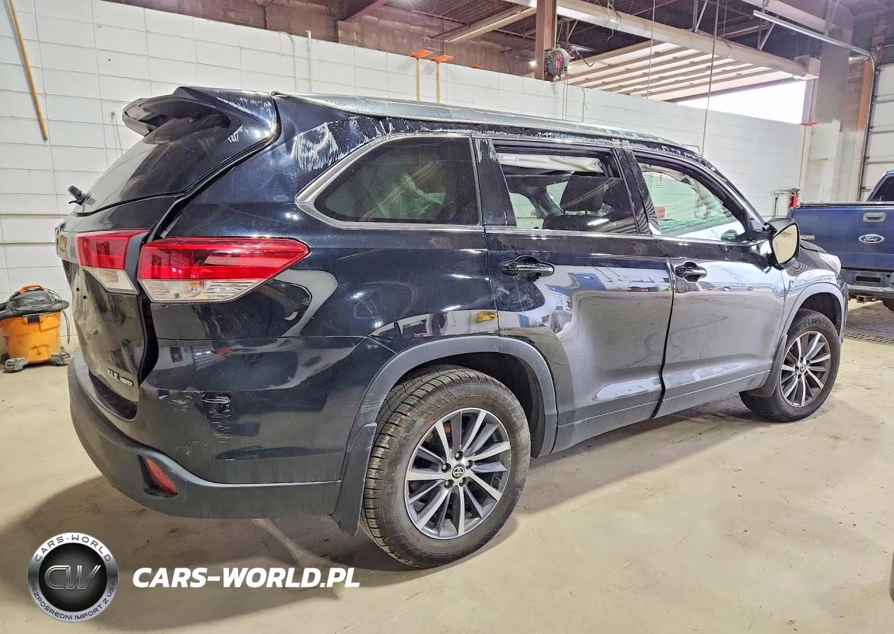2017 Toyota Highlander Xle VIN:5TDJZRFH9HS451979 - 3