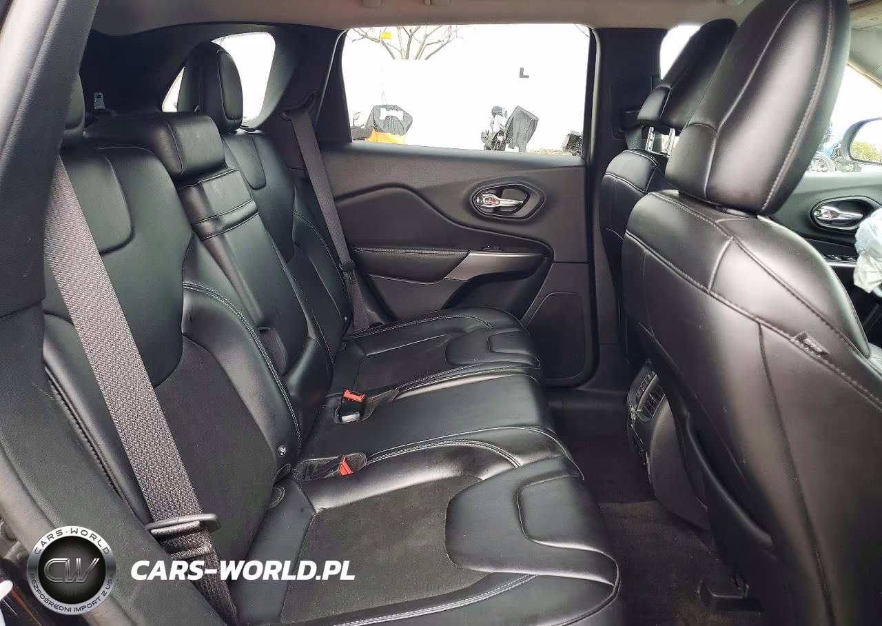 2019 Jeep Cherokee Latitude Plus VIN:1C4PJMLX1KD114225 - 10