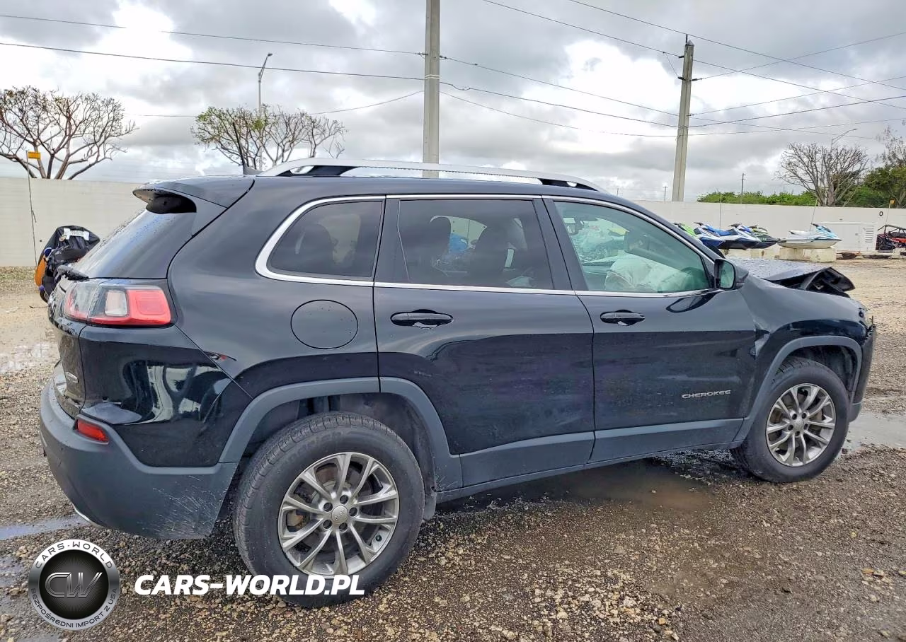 2019 Jeep Cherokee Latitude Plus VIN:1C4PJMLX1KD114225 - 3