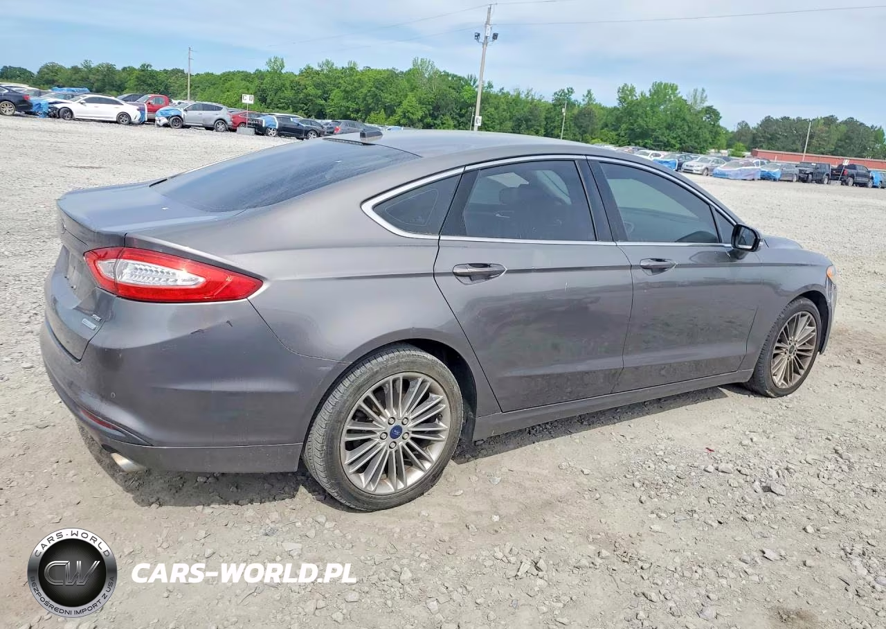 FORD FUSION SE VIN:3FA6P0HD8ER233828 - 3