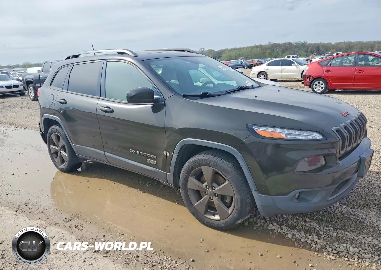 2016 Jeep Cherokee Latitude VIN:1C4PJMCB1GW300539 - 4