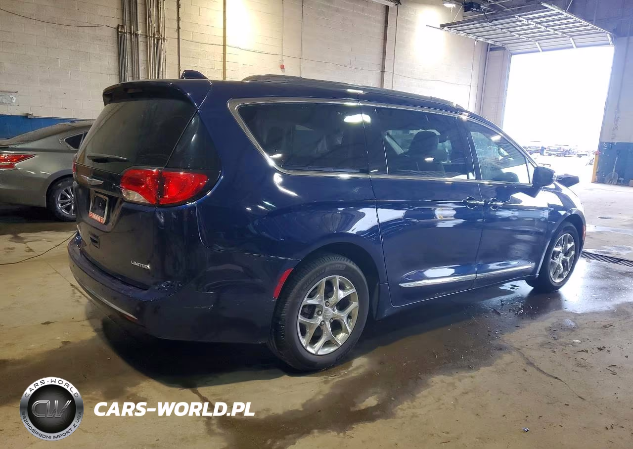 2019 Chrysler Pacifica Limited VIN:2C4RC1GG0KR679039 - 3