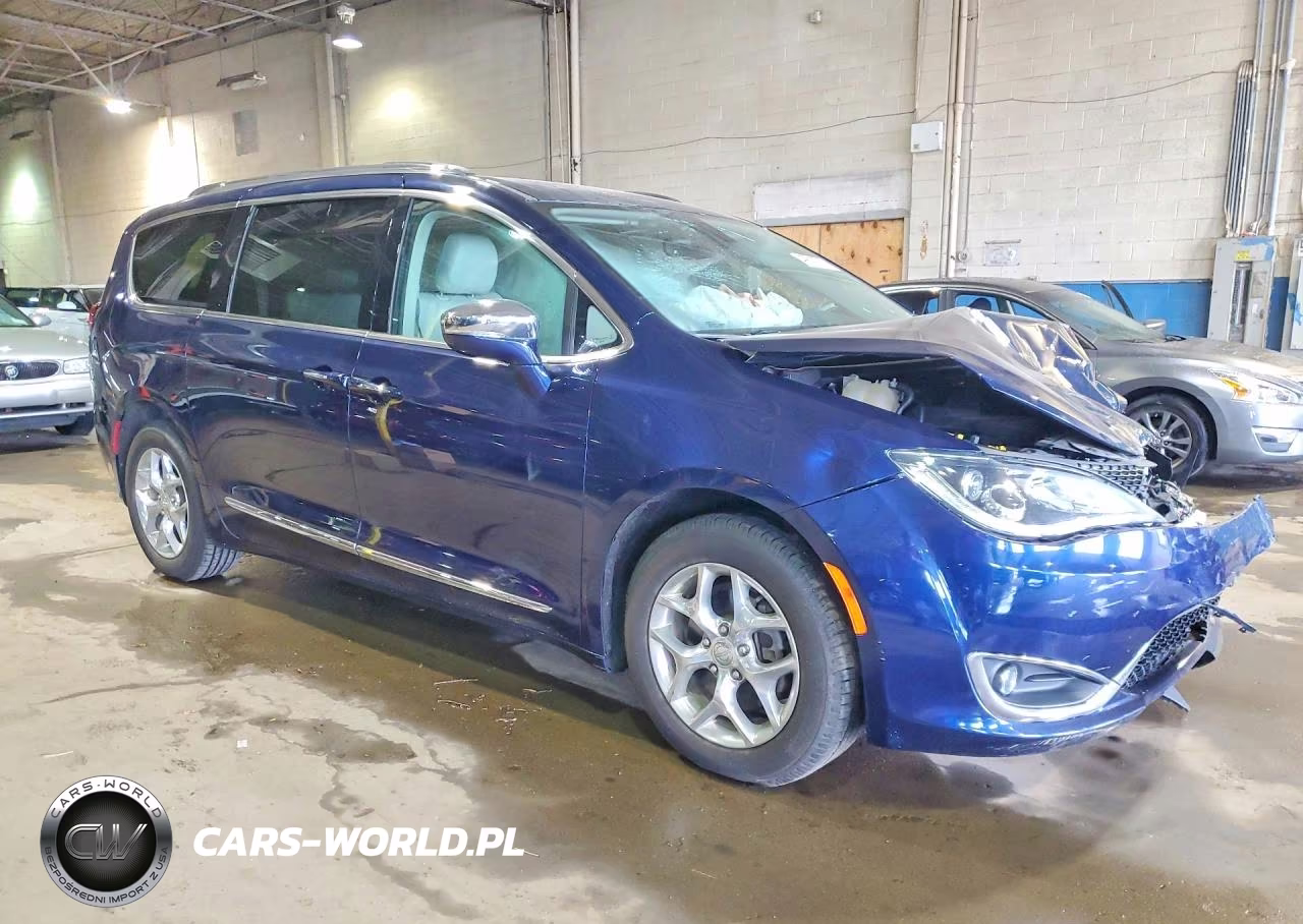 2019 Chrysler Pacifica Limited VIN:2C4RC1GG0KR679039 - 4