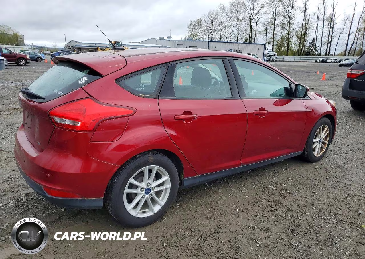 2015 Ford Focus Se VIN:1FADP3K26FL306842 - 3