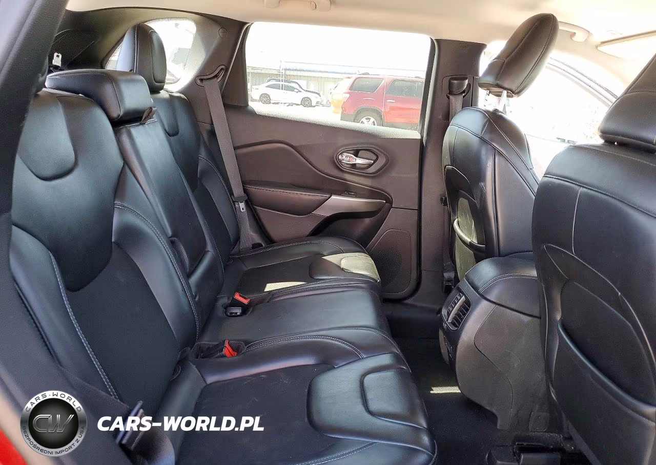 2019 Jeep Cherokee Latitude Plus VIN:1C4PJLLB7KD486196 - 10