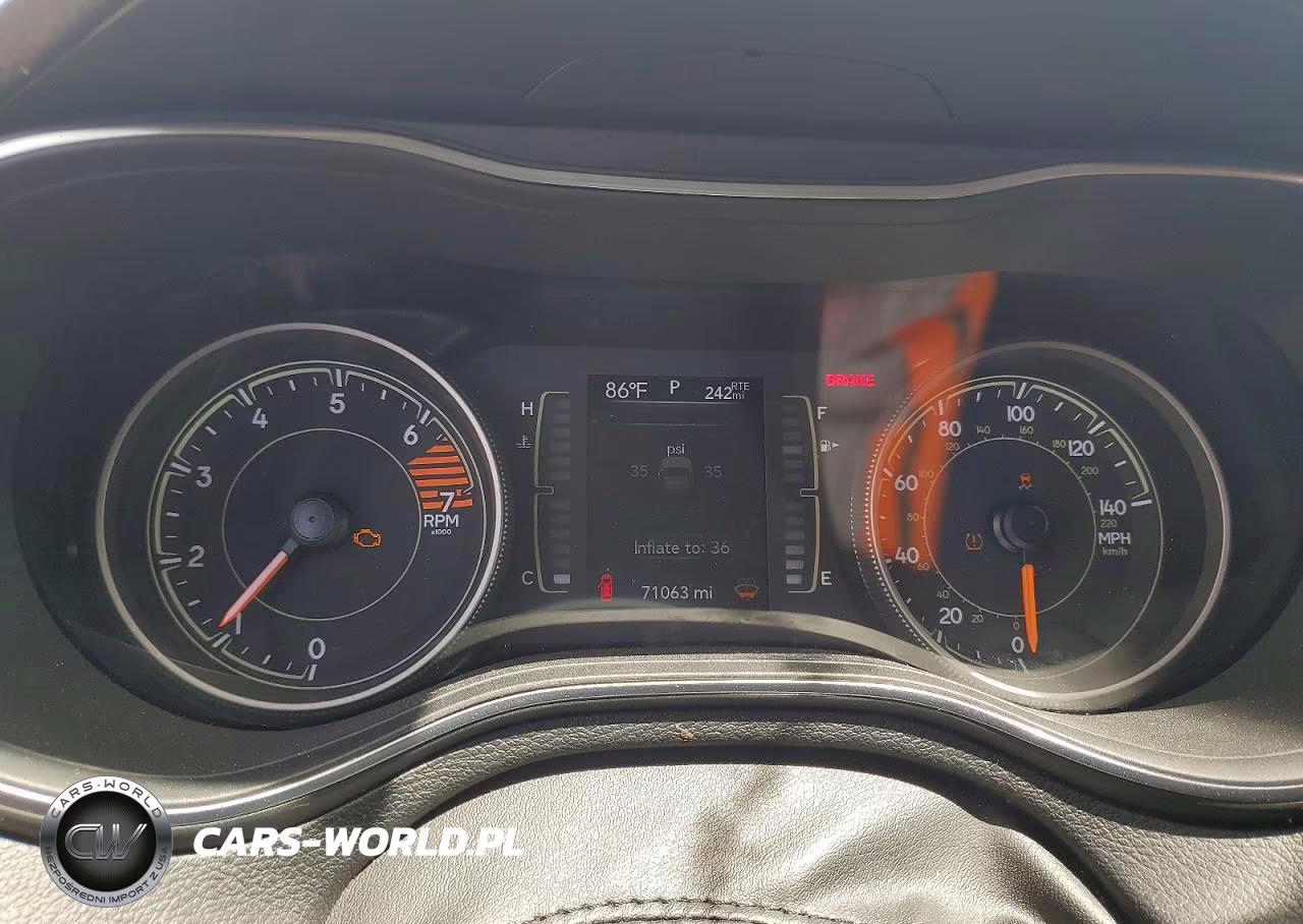 2019 Jeep Cherokee Latitude Plus VIN:1C4PJLLB7KD486196 - 9
