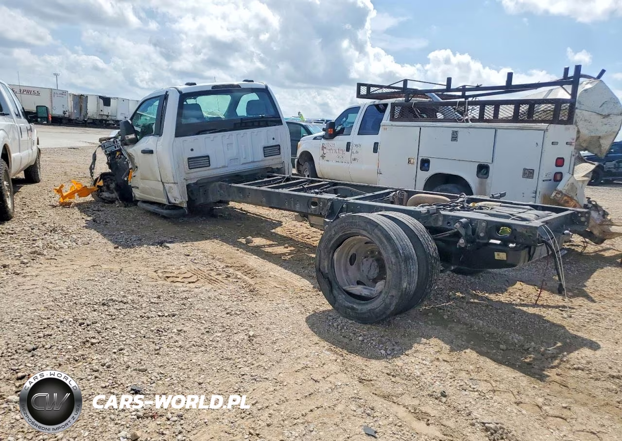 2024 Ford F550 Super Duty Truck Cab And Chassis VIN:1FDUF5HT4RDA11029 - 3