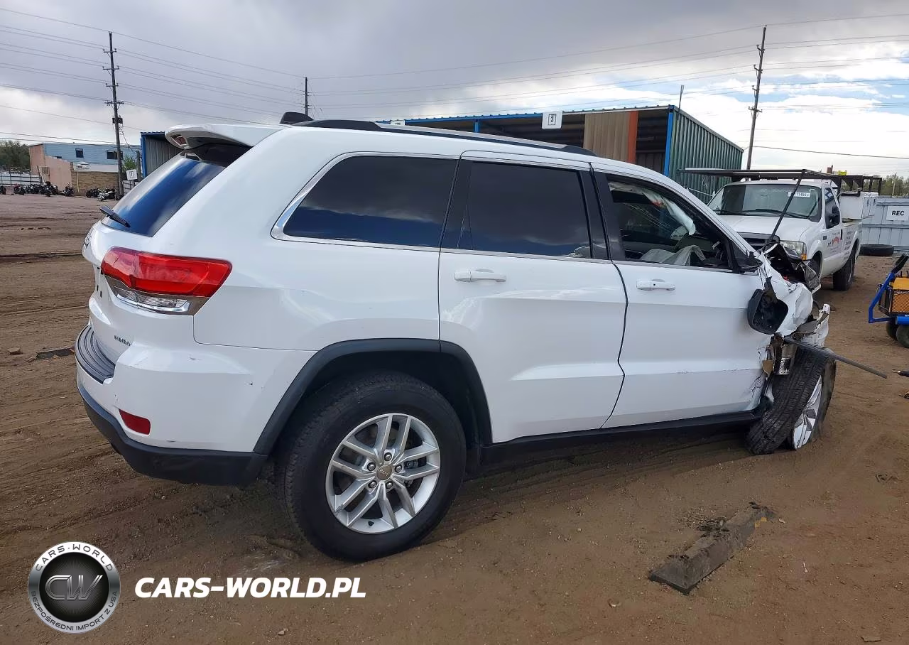 2017 Jeep Grand Cherokee Laredo VIN:1C4RJFAG9HC682339 - 3