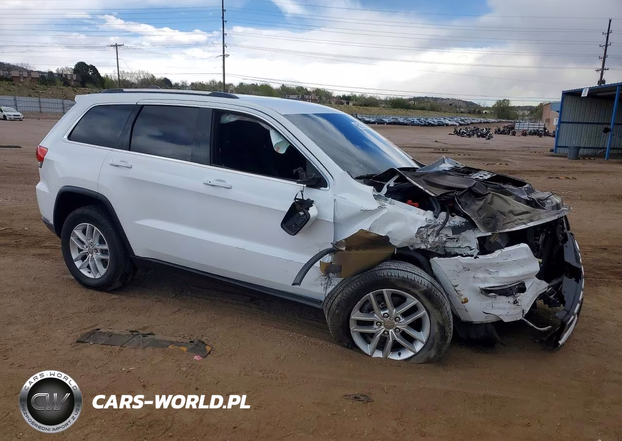 2017 Jeep Grand Cherokee Laredo VIN:1C4RJFAG9HC682339 - 4