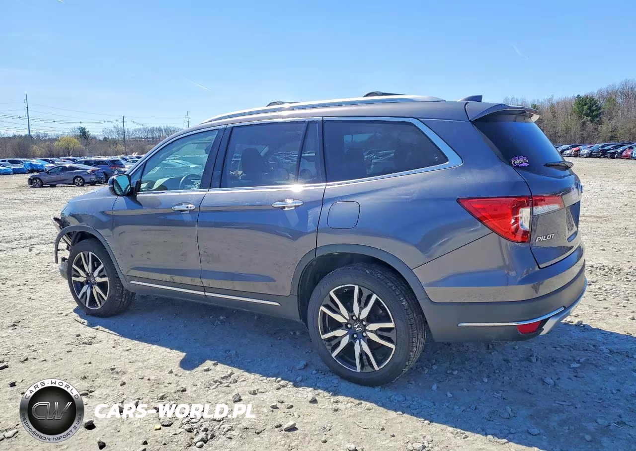 2019 Honda Pilot Touring VIN:5FNYF6H66KB010775 - 2