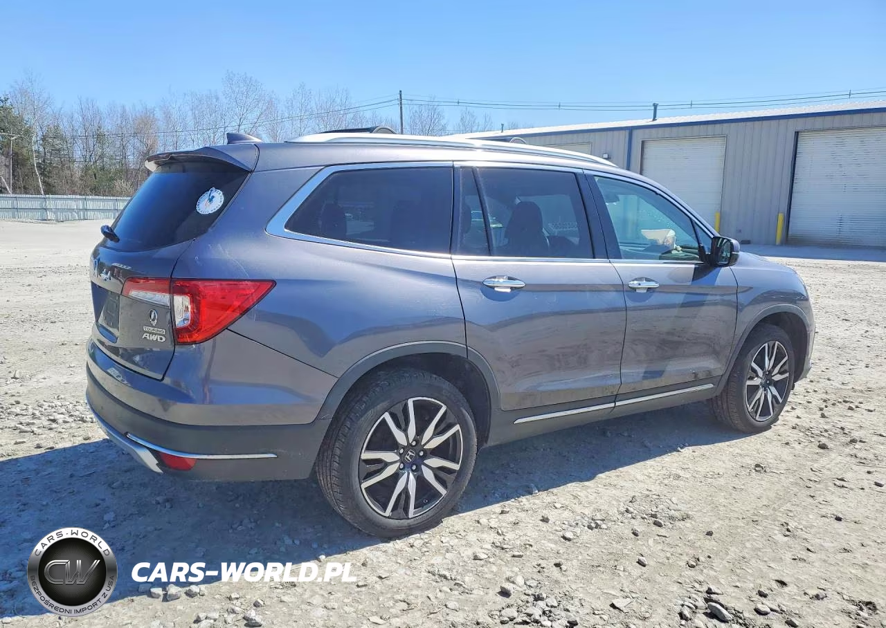 2019 Honda Pilot Touring VIN:5FNYF6H66KB010775 - 3